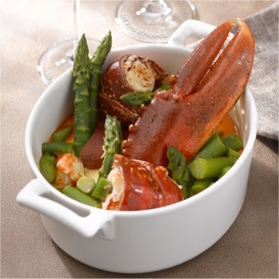 Cocotte de homard poché aux asperges et sa nage de Riesling