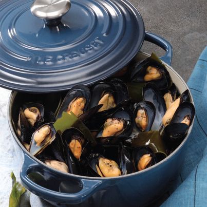 Cocotte de moules en vapeur d'algues