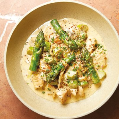 Cocotte de veau aux asperges vertes, crème parfumée à l'anis vert et fenouil sauvage