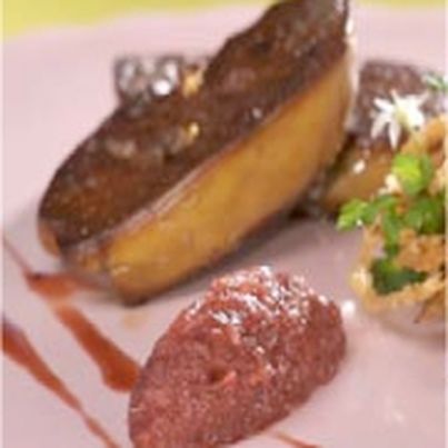 Confit d'oignons de Roscoff, escalope de foie gras poêlée