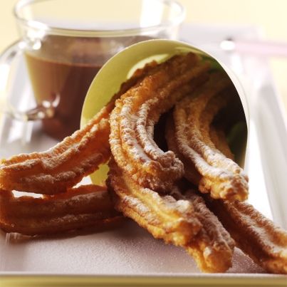 Cornets de churros et chocolat chaud épicé
