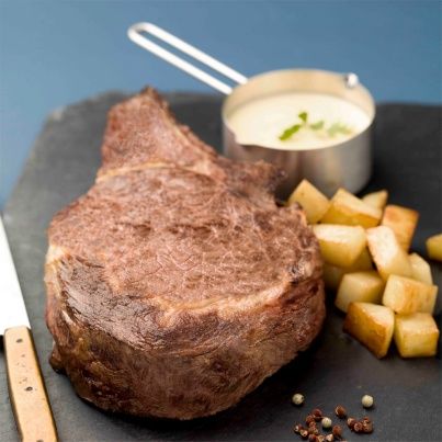 Côte de boeuf cuite à basse température, fondant de pommes de terre et sauce béarnaise maison