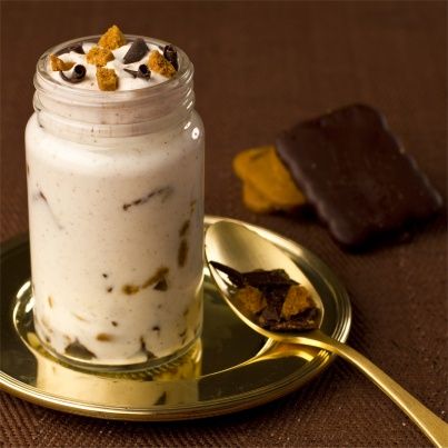Crème aux éclats de stracciatella de chocolat noir et spéculoos