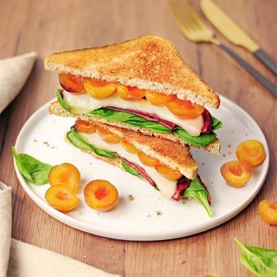 Recette Croque-Mirabelles de Lorraine à la Tomme de Brebis, Bresaola et Feuilles d'Epinards