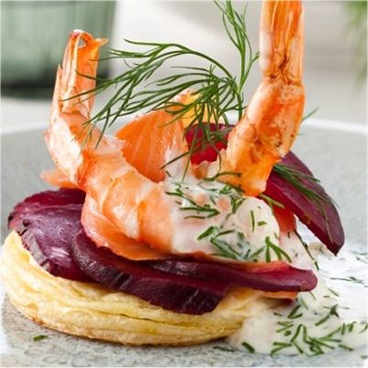 Croustillant de saumon fumé et crevettes à l'aneth aux betteraves