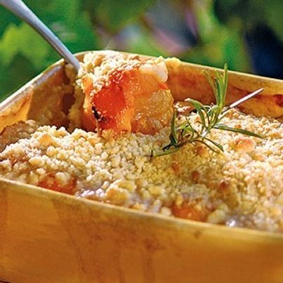 Crumble aux abricots et romarin
