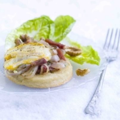 Crumpets façon tartiflette, reblochon et lait végétal