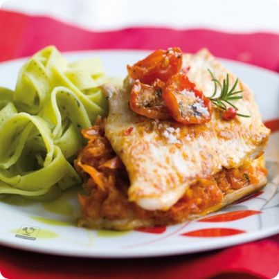 Escalopes de dinde française aux pétales de tomates confites