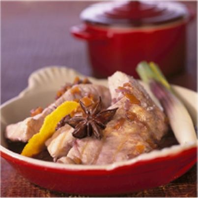Matelote d'esturgeon au vin rouge et épices douces