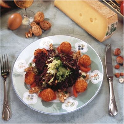 Beignets au Comté sur lit de salade