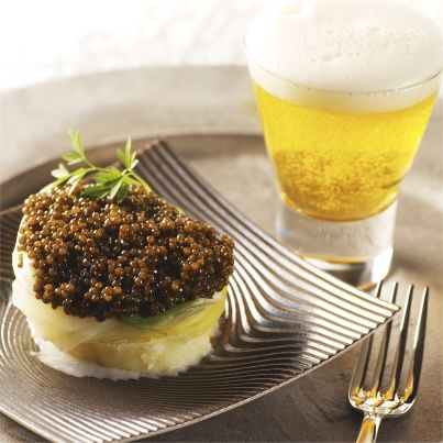 Bouchée poireau-pommes de terre au caviar, sauce crème et bière