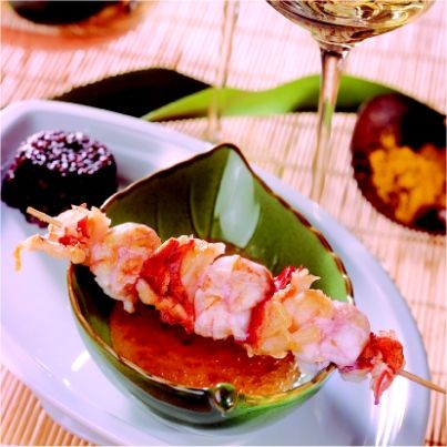 Brochette de langoustines en gratin, riz noir vénéré Thaï
