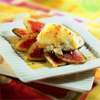 Carpaccio de figues à l'huile d'olive Olï et chèvre chaud