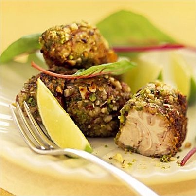 Cervelles en panure de noisette, pistache au citron vert