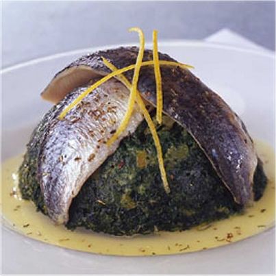 Charlotte d'épinards et de hareng sauce citron