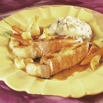 Côtes de Veau de la Pentecôte, purée de pommes de terre aux olives et légumes confits