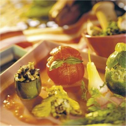 Petits farcis d'été au coulis de tomates crues
