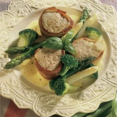 Grenadins de Veau de la Pentecôte aux asperges, brocolis et jambon fumé
