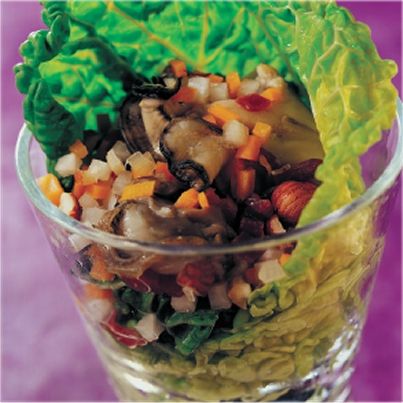 Huîtres en écrin de chou, petits légumes et viande des grisons