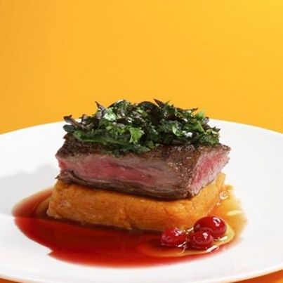 Filet de Boeuf snacké et son condiment cranberry, herbes, olives