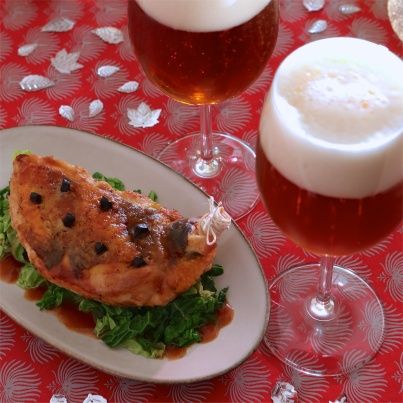 Filets de pintade clouté aux truffes, fondue de chou vert à l'os à moelle