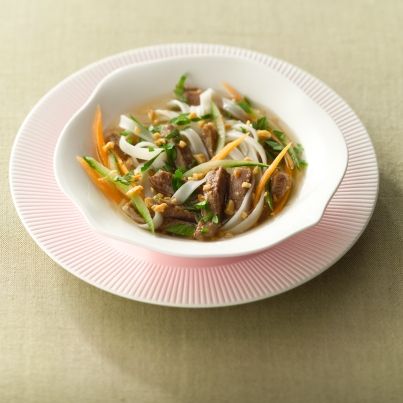 Joues de veau aux nouilles chinoises et cacahuètes