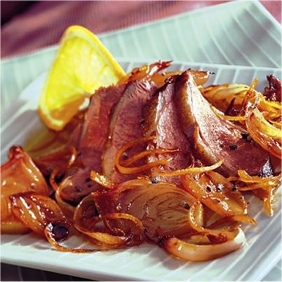 Magret de canard avec échalotes traditionnelles confites à l'orange