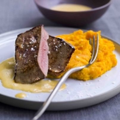 Foie de génisse, jus à la réglisse et purée de potimarron
