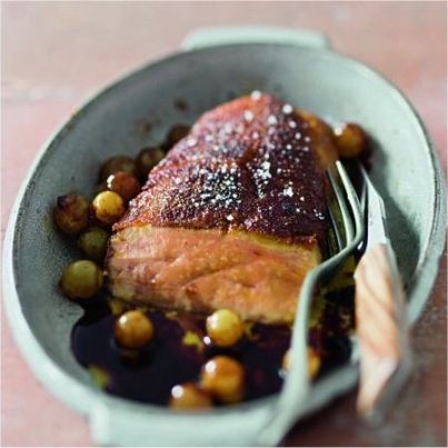 Foie gras poêlé, chasselas et pain d'épices