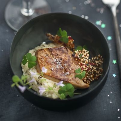 Foie gras poêlé, purée de topinambour, tuile au sésame