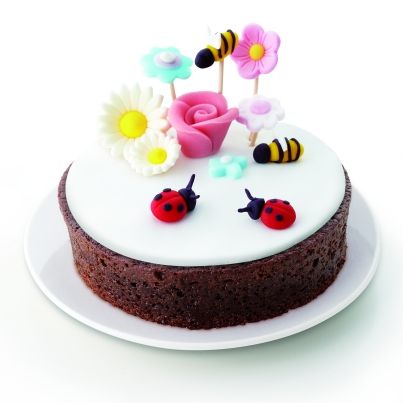 Fondant chocolat au lait et son décor en pâte de sucre
