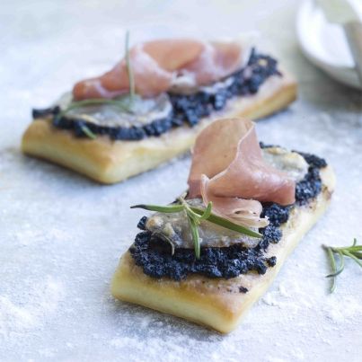 Mini-fougasses tapenade et mozzarella