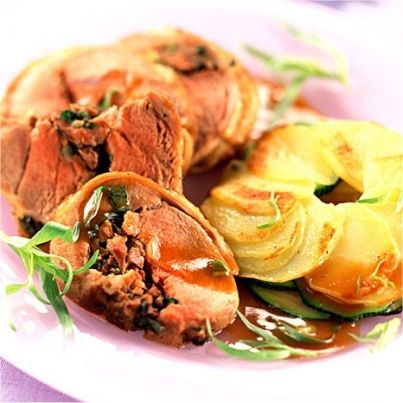 Paillasson de pommes de terre et courgettes accompagné de son épaule d'agneau de lait farcie