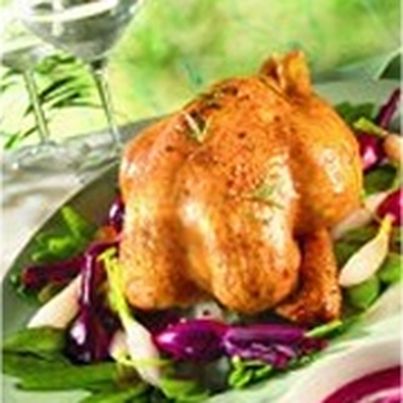 Poulet fermier des Landes rôti, purée de betteraves à la crème et pois gourmands