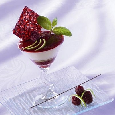 Framboises en Gelée, Mousse de Fromage Blanc, Tuile Framboise