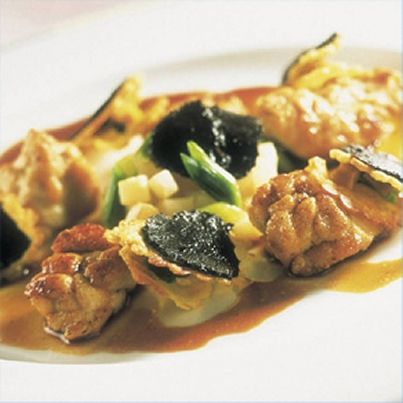 Ris de veau rissolés en petits chaussons, truffe et foie gras, jus de veau
