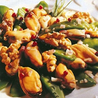 Salade de moules aux pois gourmands et aux noix