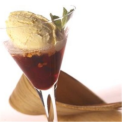 Glace vanille et soupe de cerises