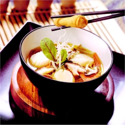Noix de Saint-Jacques au fumet de citronnelle et nouilles de Soba