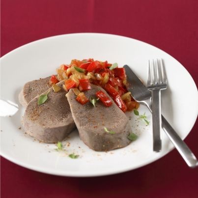 Langue de bœuf en piperade au piment d'Espelette