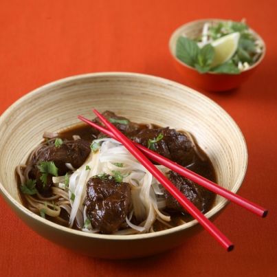 Pho de joue de porc aux nouilles (soupe de nouilles asiatiques aux 5 parfums)