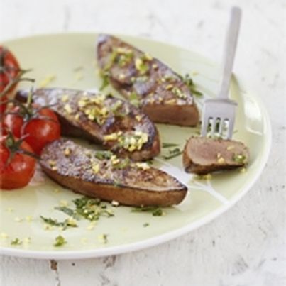 Foie d'agneau à la chermoula et tomates au four
