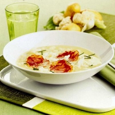 Gaspacho de pommes de terre primeurs au chorizo et bouquets de chou-fleur