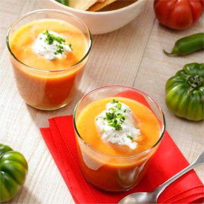Gaspacho de tomate au Tabasco rouge et sa chantilly salée aux herbes et au Tabasco vert