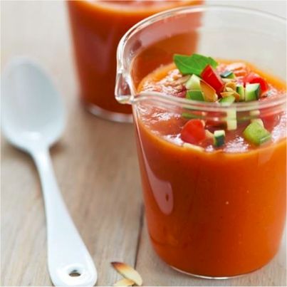 Gaspacho minute tomates et poivrons aux amandes