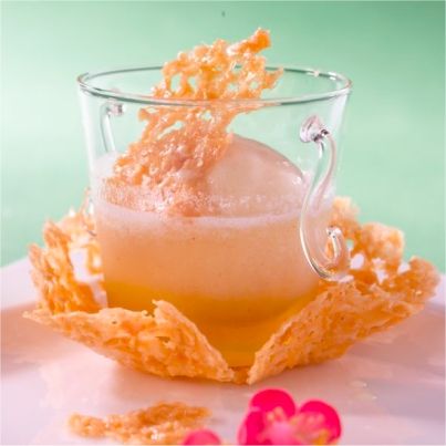 Granité de pêches blanches de nos Régions, tuiles et infusion de citronelle