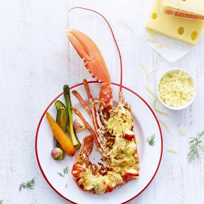 Gratin de Homard au Cidre à l'Emmentaler AOP suisse et aux Petits Légumes de Saison