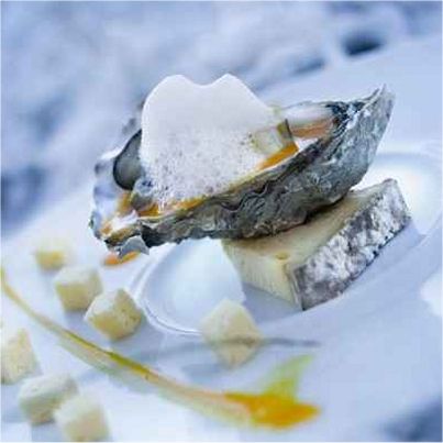 Huîtres tièdes sur coulis de potimarron à l'écume de Tomme de Savoie
