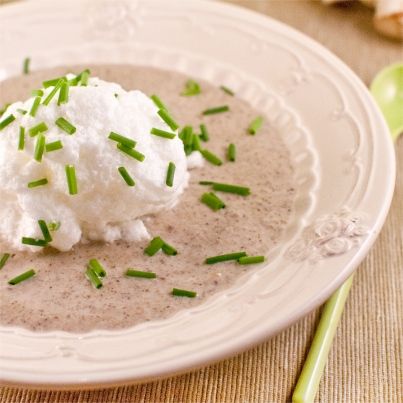 Île flottante aux champignons et ciboulette