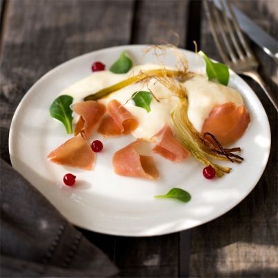 Jambon Consorcio Serrano, Mousse De Pommes De Terre Nouvelles Et Oignons Grillés
